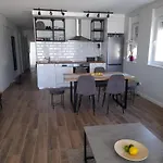 B & R Summer Breeze Apartment Nin