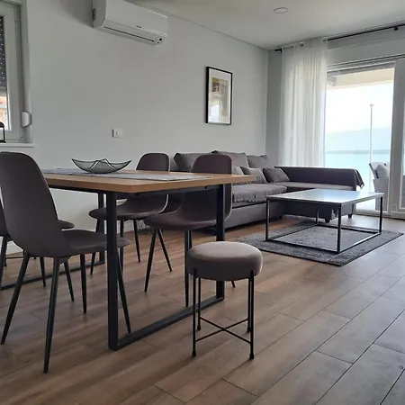 Apartman B & R Summer Breeze Nin