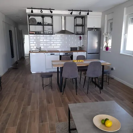 B & R Summer Breeze Apartman Nin