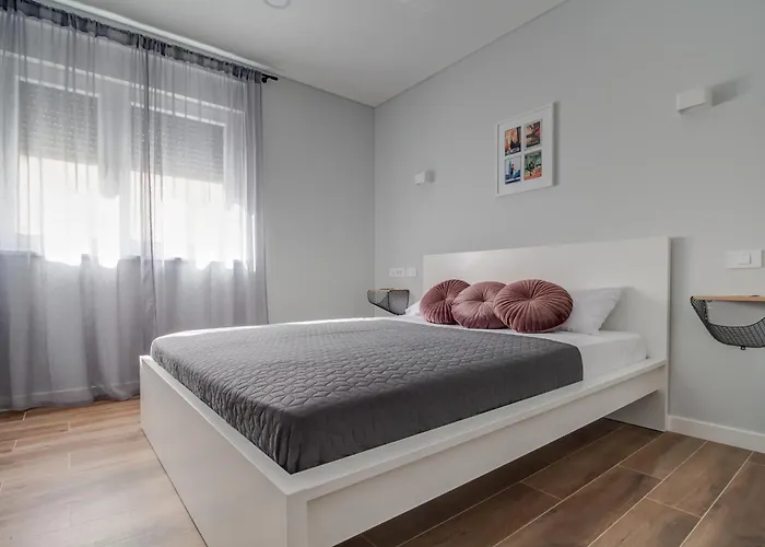 B & R Summer Breeze Apartman Nin